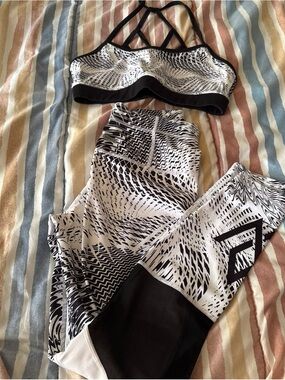 Black & White Printed Leggings with Matching Sports Bra